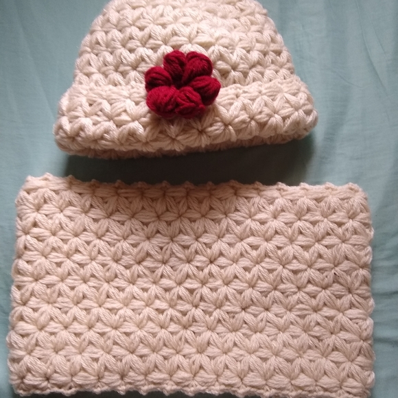 Jasmine stich handmade cozy hat - Picture 15 of 16